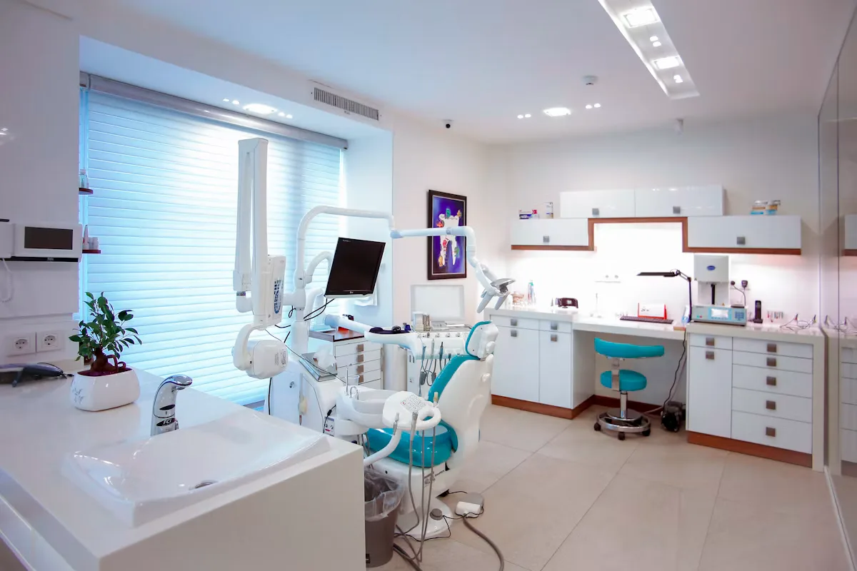 Dental Implant Cost in Medellín: What Patients Actually Pay
