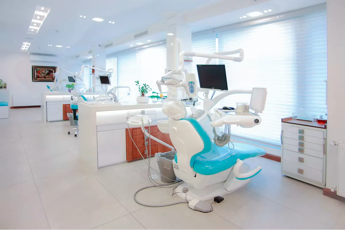 Hybrid Prosthesis: Acrylic vs Zirconia on Full-Arch Implants